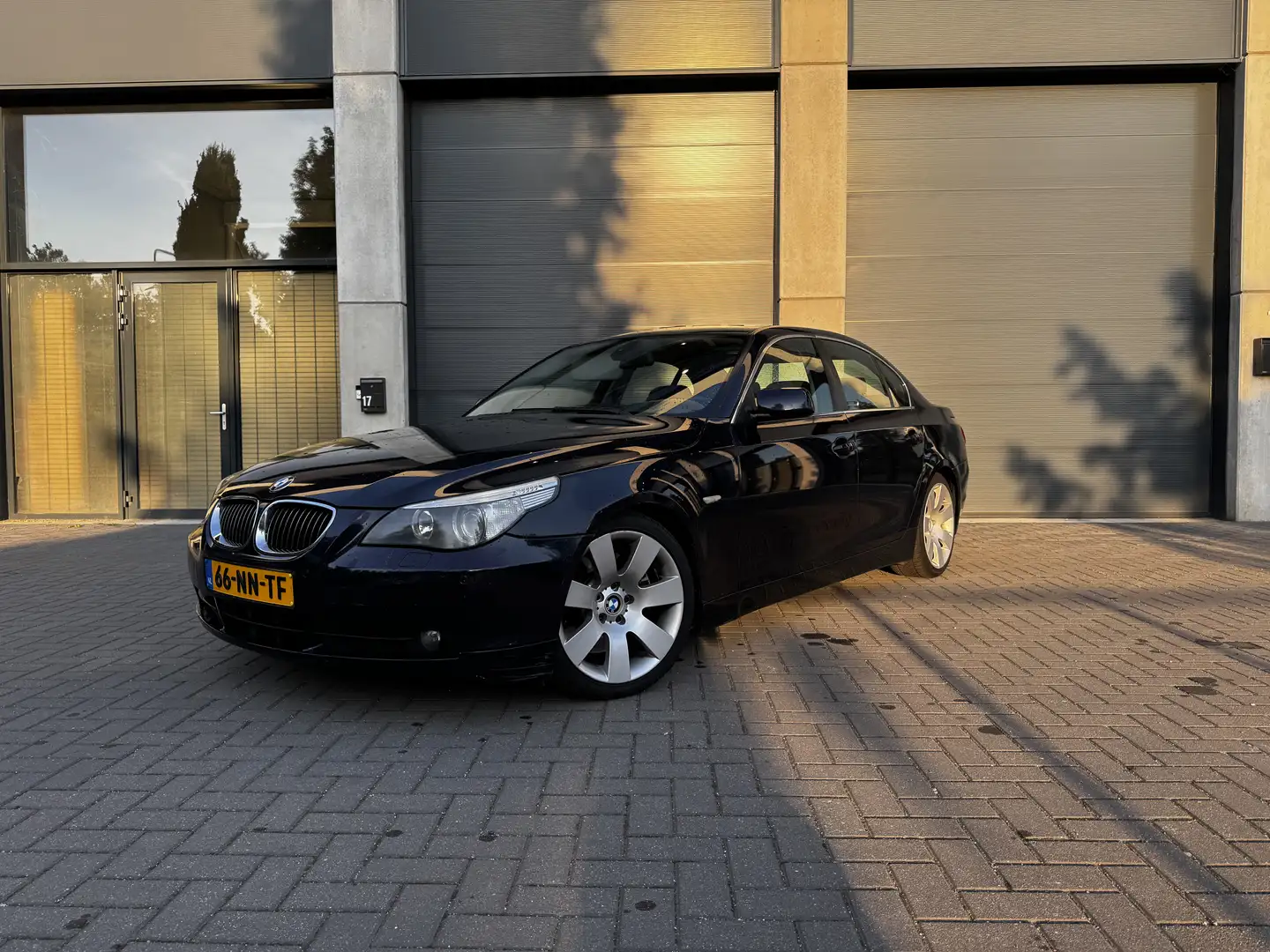 BMW 545 5-Serie 4.4 V8 I 545 AUT | 333 PK | NL-Auto Blauw - 1