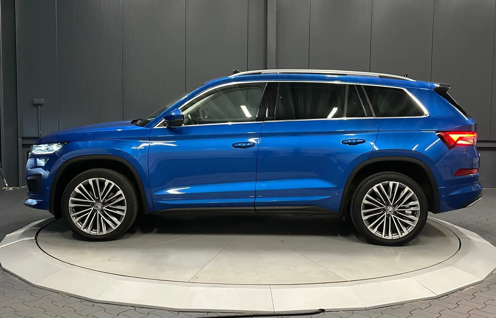 Skoda Kodiaq L&K 4x4 *20Zoll*PANORAMA*LEDER*DCC*360*Massage* Albastru - 2