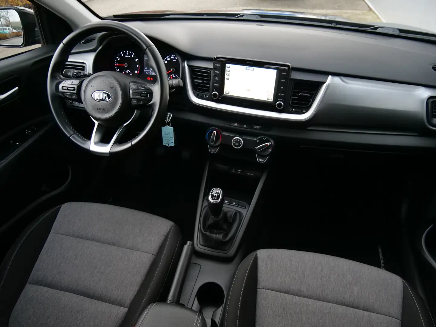 Kia Stonic 1.0 T-GDi 100pk DynamicLine Navigatie / Camera / P Negro - 2