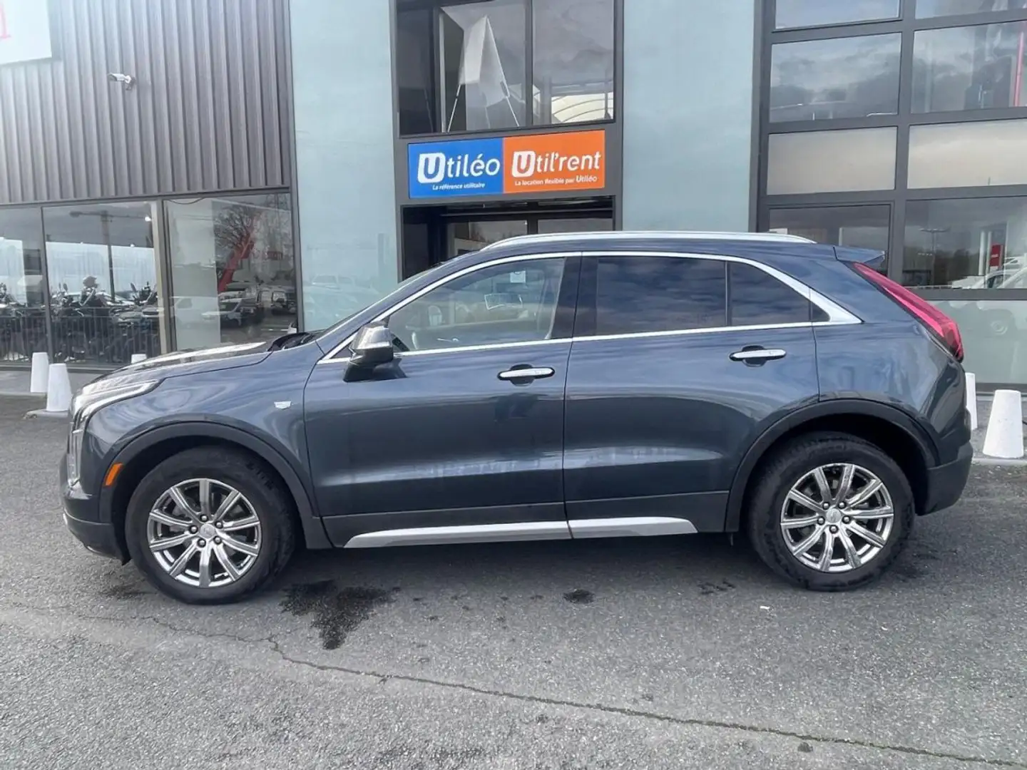 Cadillac XT4 Premium Luxury awd Grau - 2