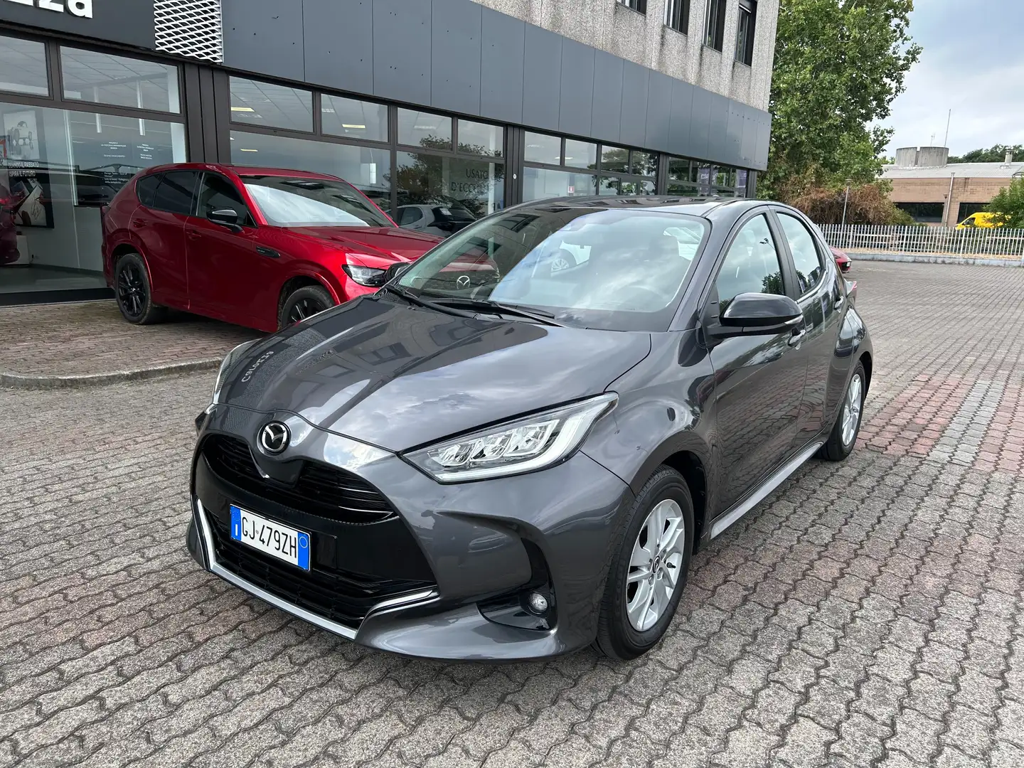 Mazda 2 2    1.5 v full hybrid Agile Comfort Pack e-cvt Grigio - 2