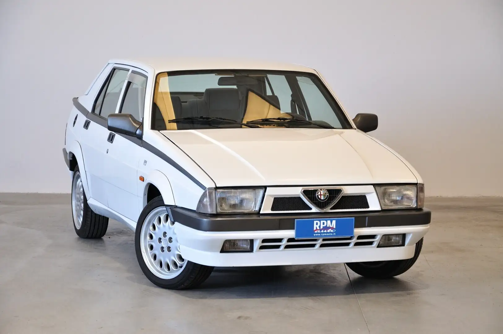 Alfa Romeo 75 2.0i Twin Spark Білий - 1