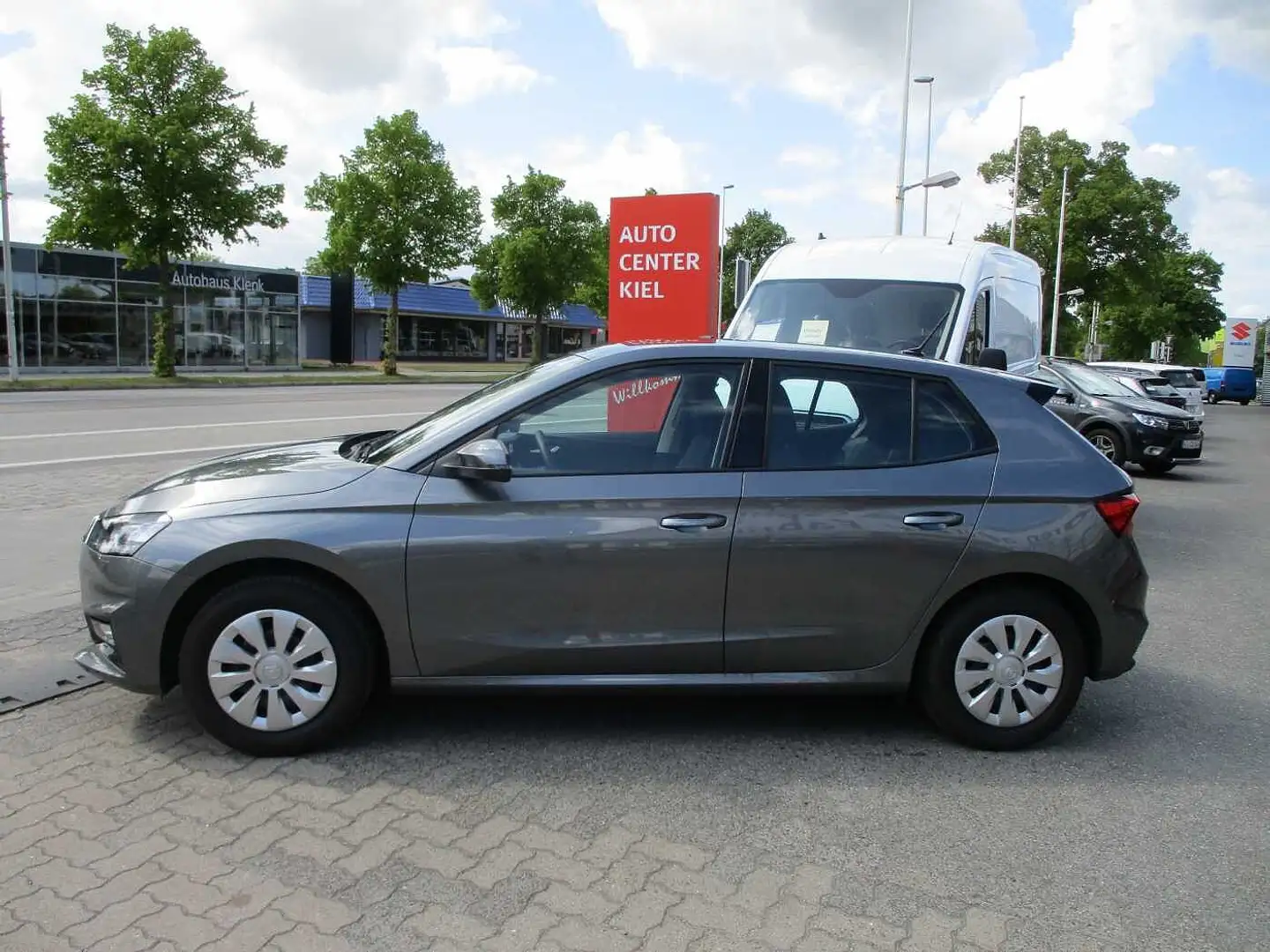Skoda Fabia IV 1.0 MPI Essence Grau - 2