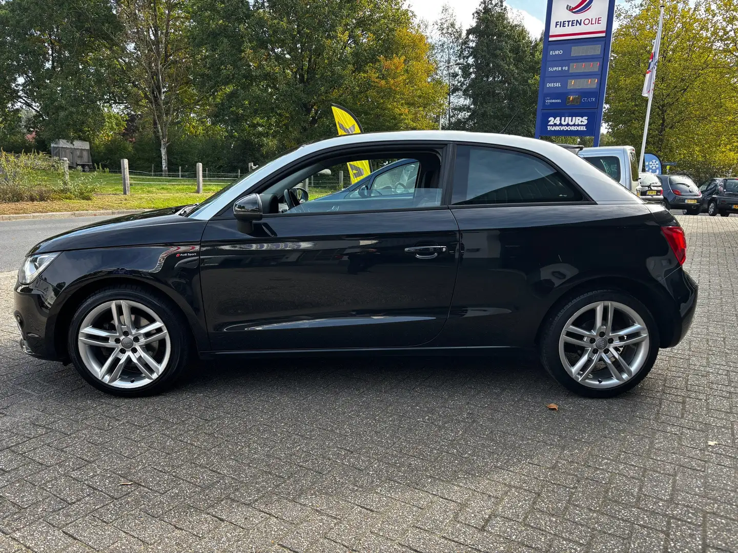 Audi A1 1.4 TFSI S edition | 166. 092 km|Zeer nette auto!! Zwart - 2