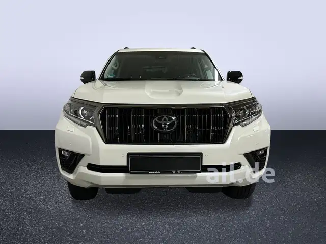 Toyota Land Cruiser view 5
