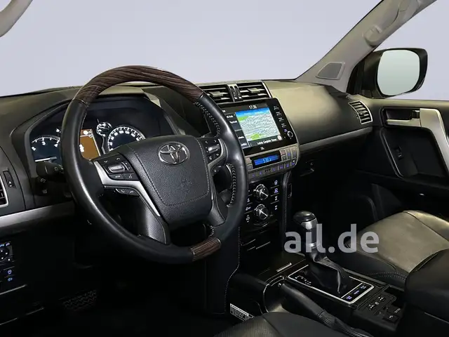 Toyota Land Cruiser view 2