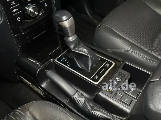 Toyota Land Cruiser view 15