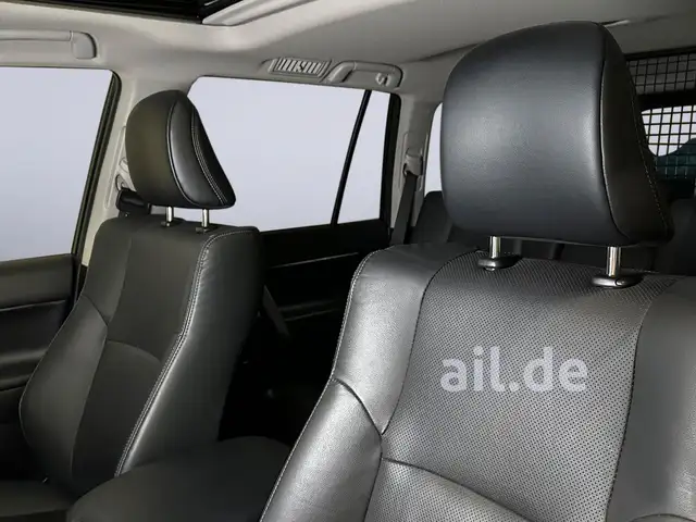 Toyota Land Cruiser view 16