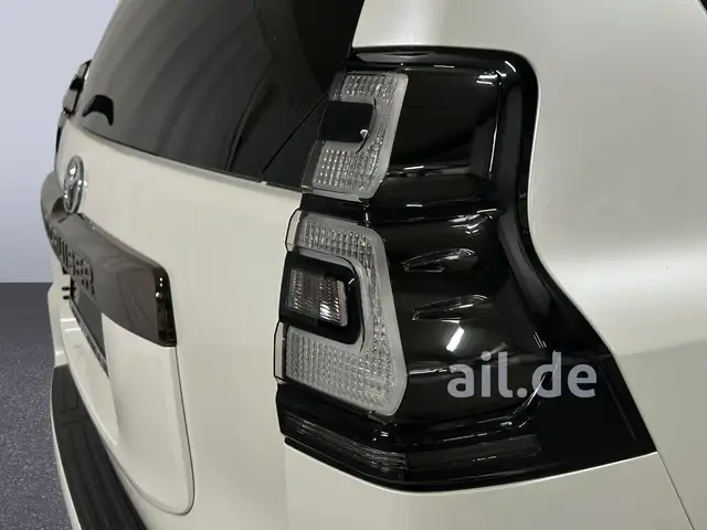 Toyota Land Cruiser view 26