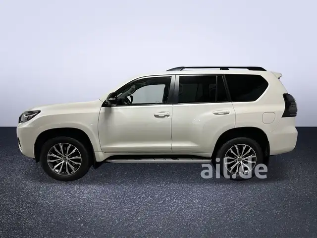 Toyota Land Cruiser view 3