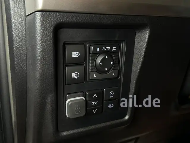 Toyota Land Cruiser view 22