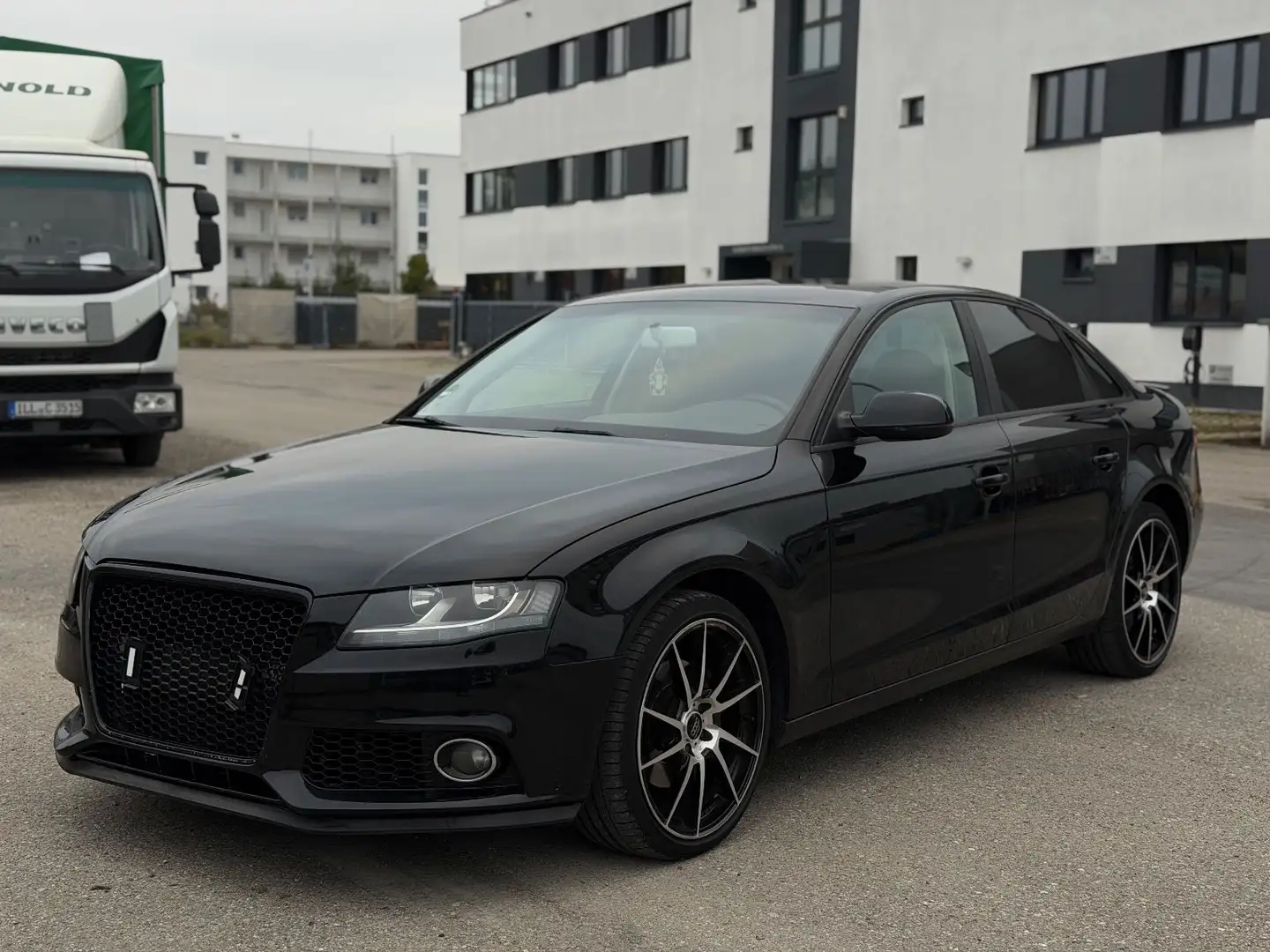 Audi A4 Lim. Attraction 1.8 TFSI Euro5 Climatronic Schwarz - 1