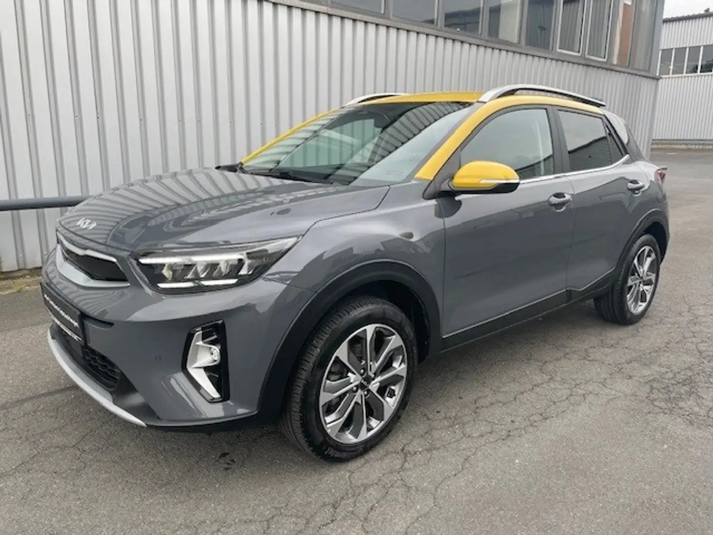 Kia Stonic 1.0T DCT7 Spirit Grau - 1