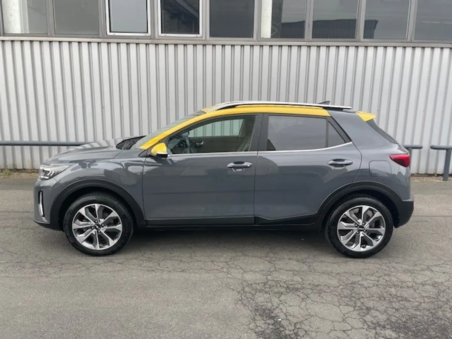 Kia Stonic 1.0T DCT7 Spirit Grau - 2