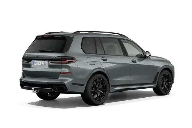 BMW X7 view 2