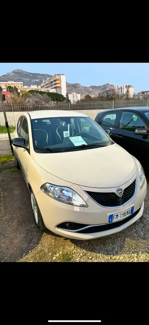 Lancia Ypsilon 1.2 8v Elefantino c/clima 69cv - 1
