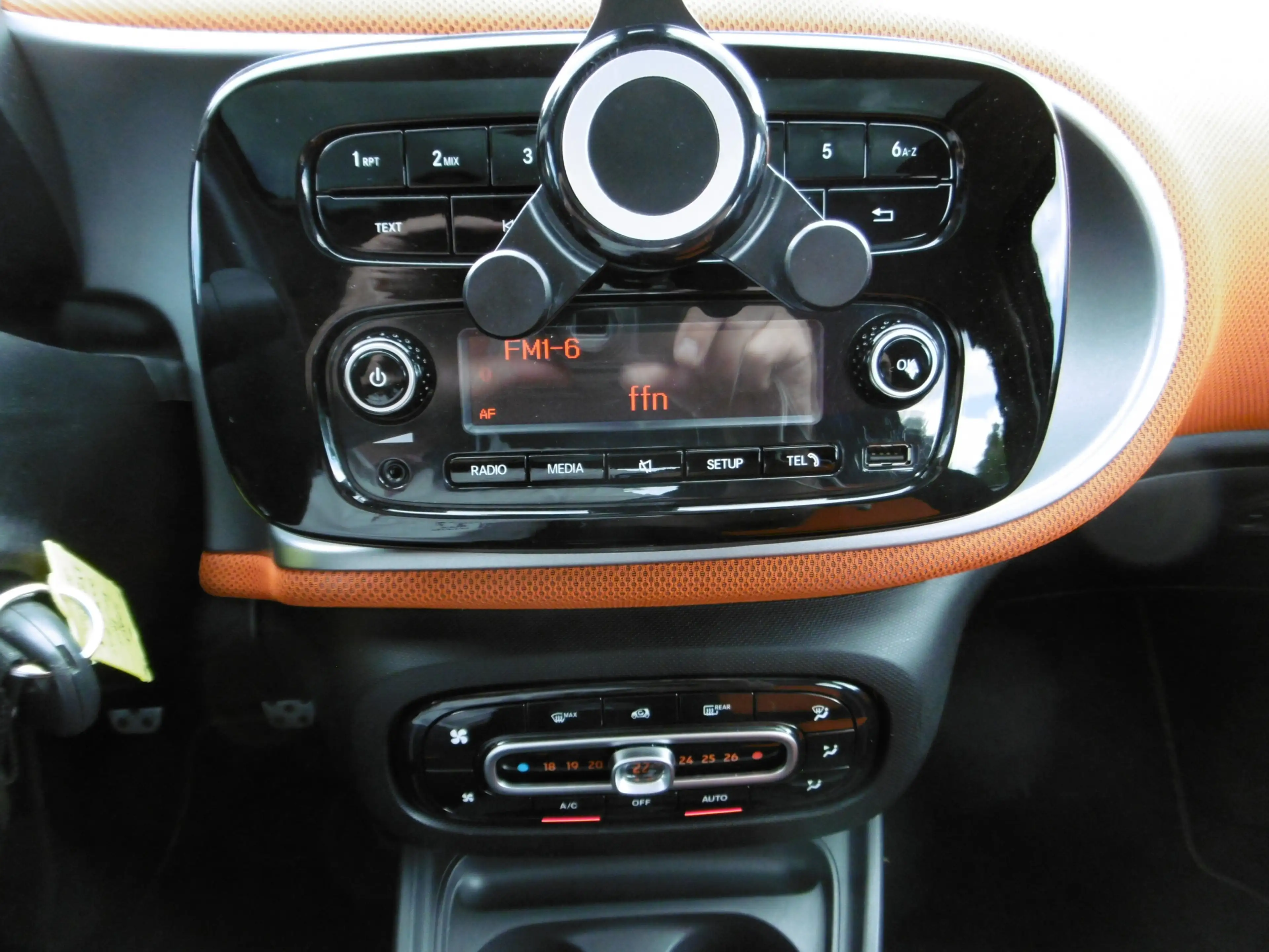 smart forFour Edition #1 Klimaaut., Panorama Sitzheiz. — photo 9