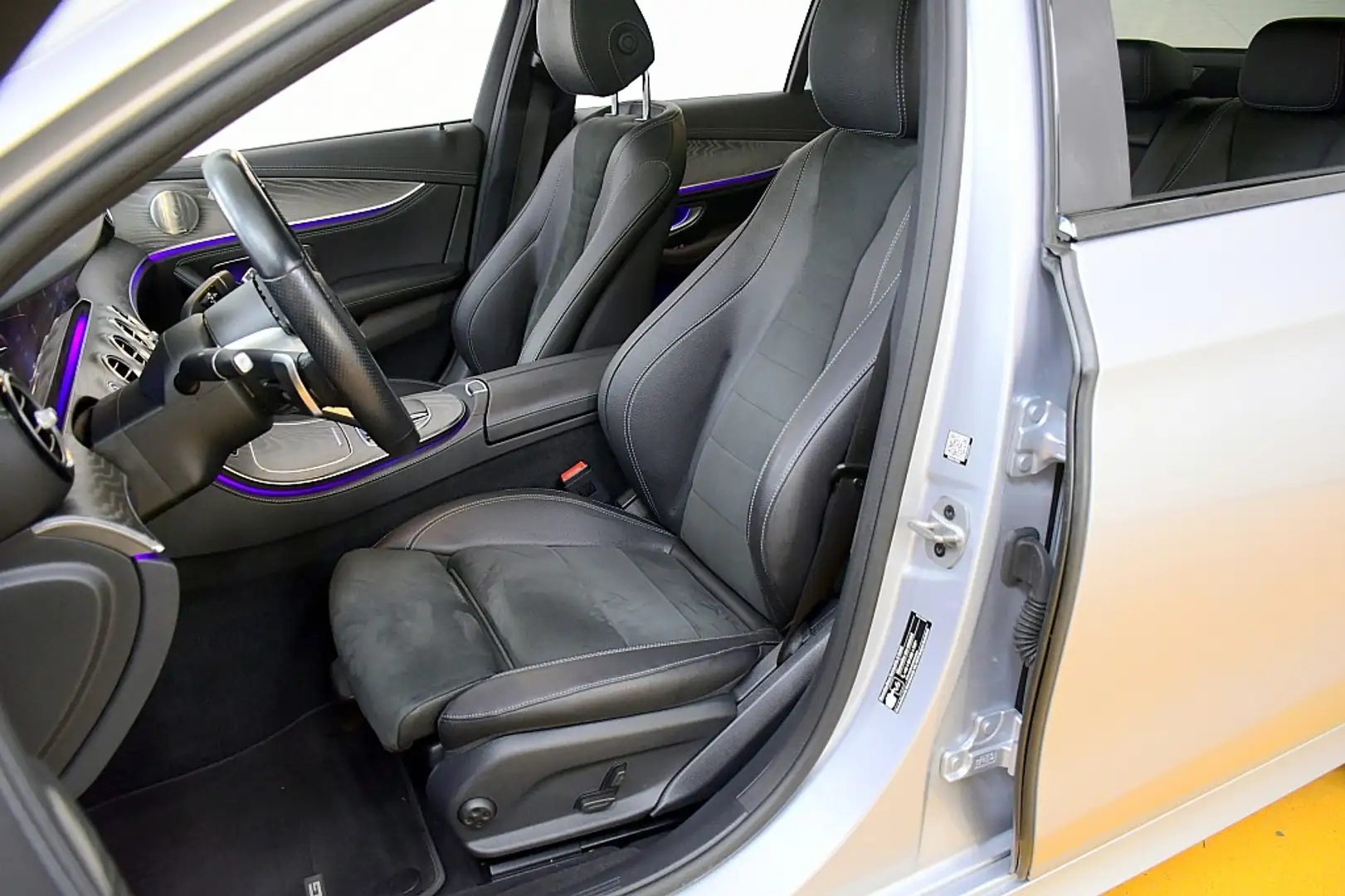 Mercedes-Benz E 300 d 4Matic Aut. Silber - 2