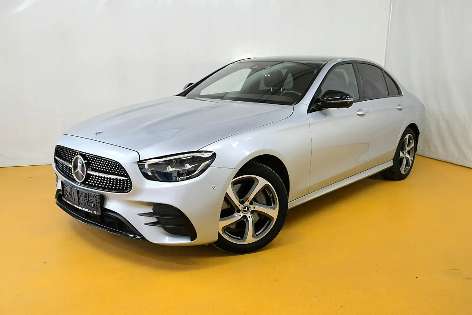 Mercedes-Benz E 300 d 4Matic Aut. Silber - 1