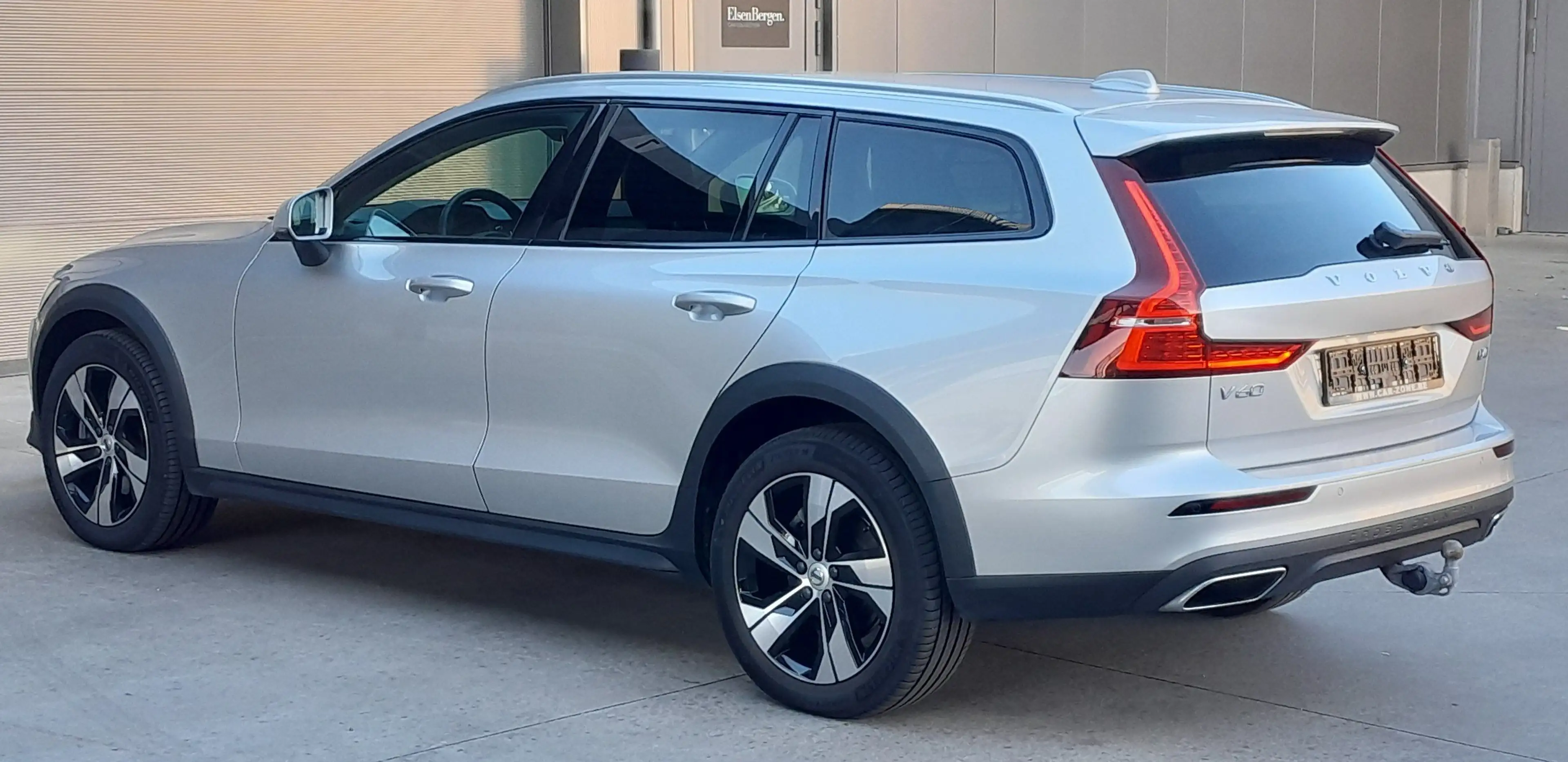 Volvo V60 Cross Country B4 AWD Geartronic | Mild Hybrid Diesel — photo 4