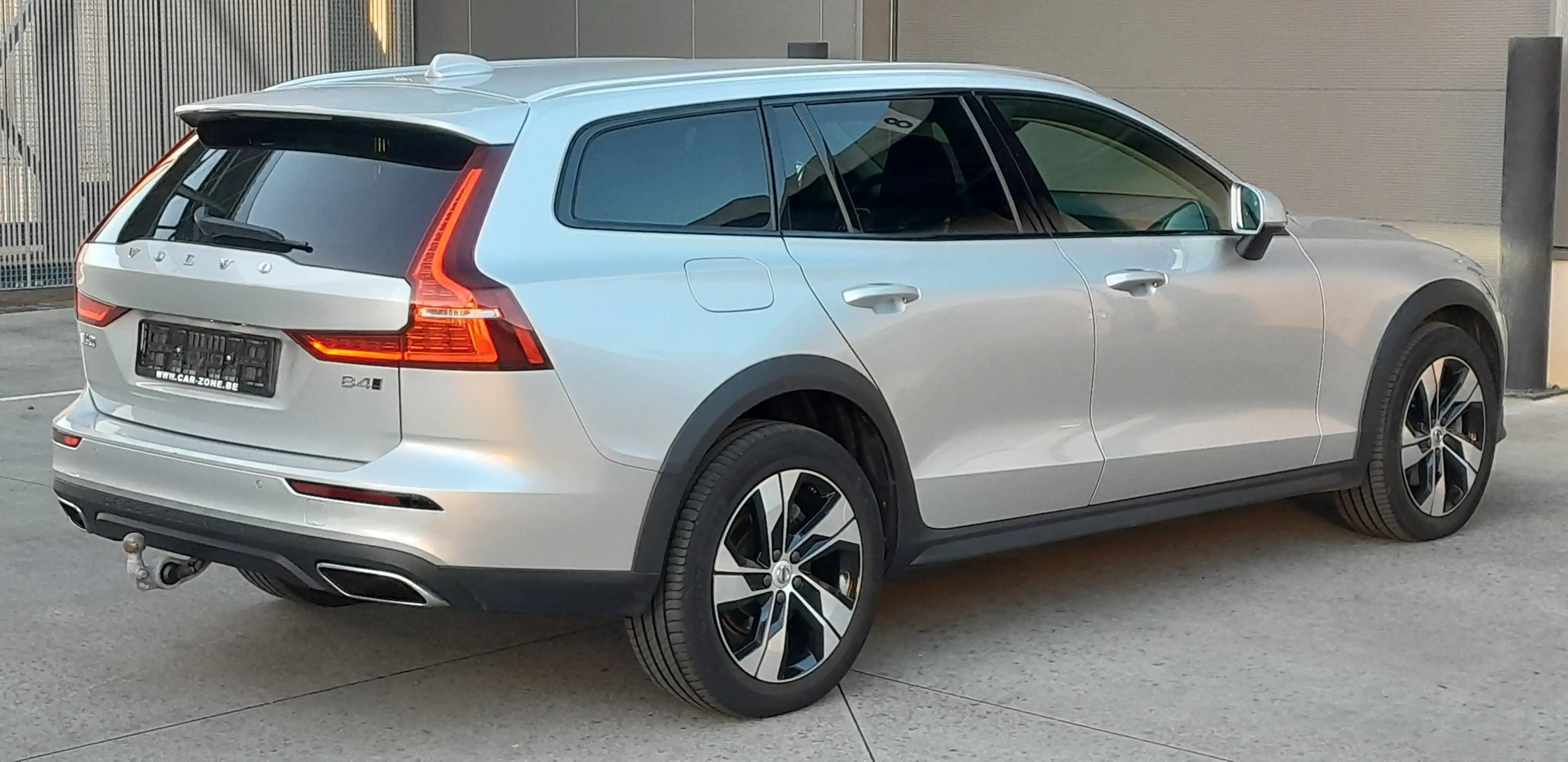 Volvo V60 Cross Country B4 AWD Geartronic | Mild Hybrid Diesel — photo 2