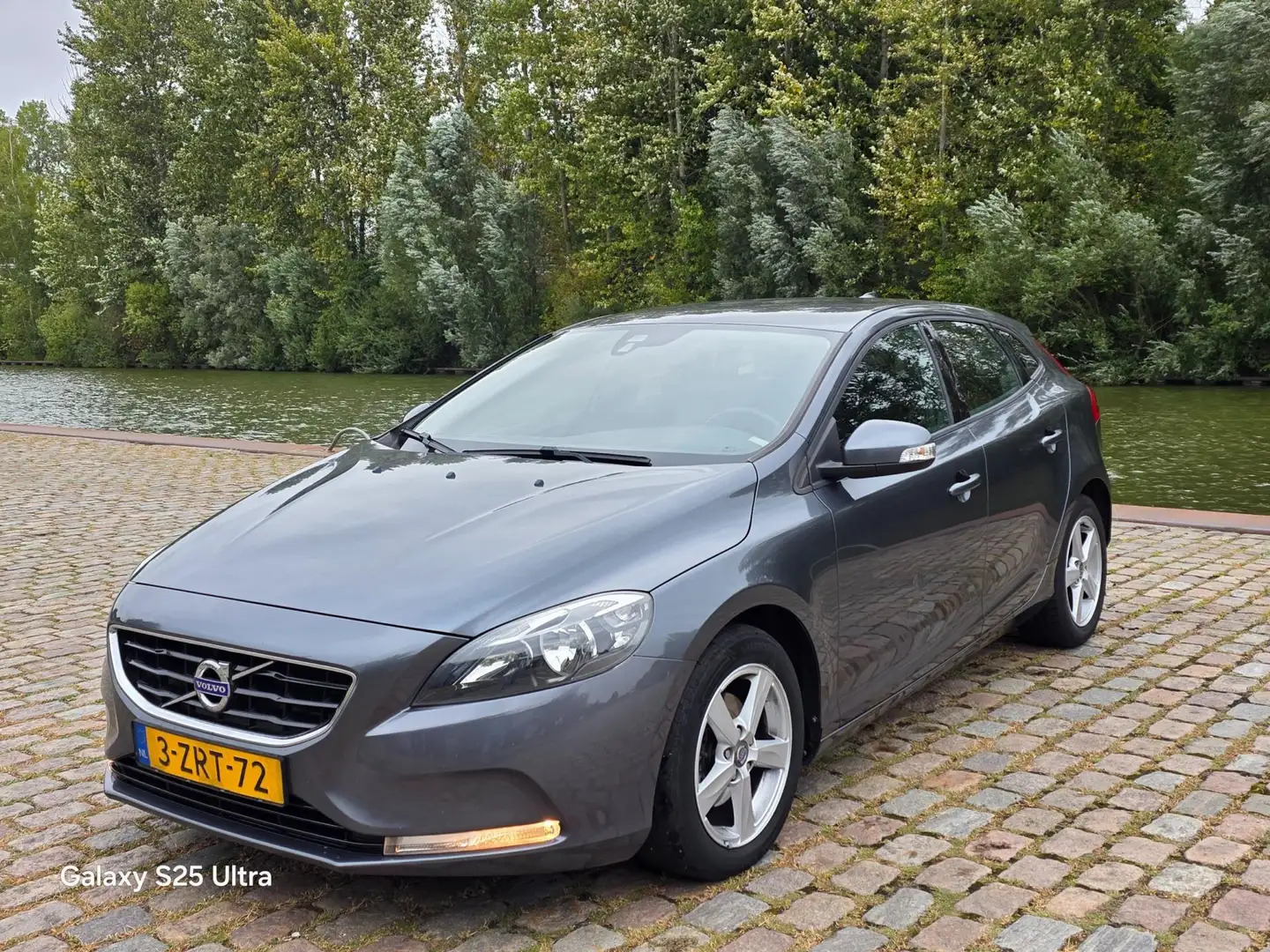 Volvo V40 1.6 D2 Momentum 2e eigenaar airco cruis control na Grijs - 2