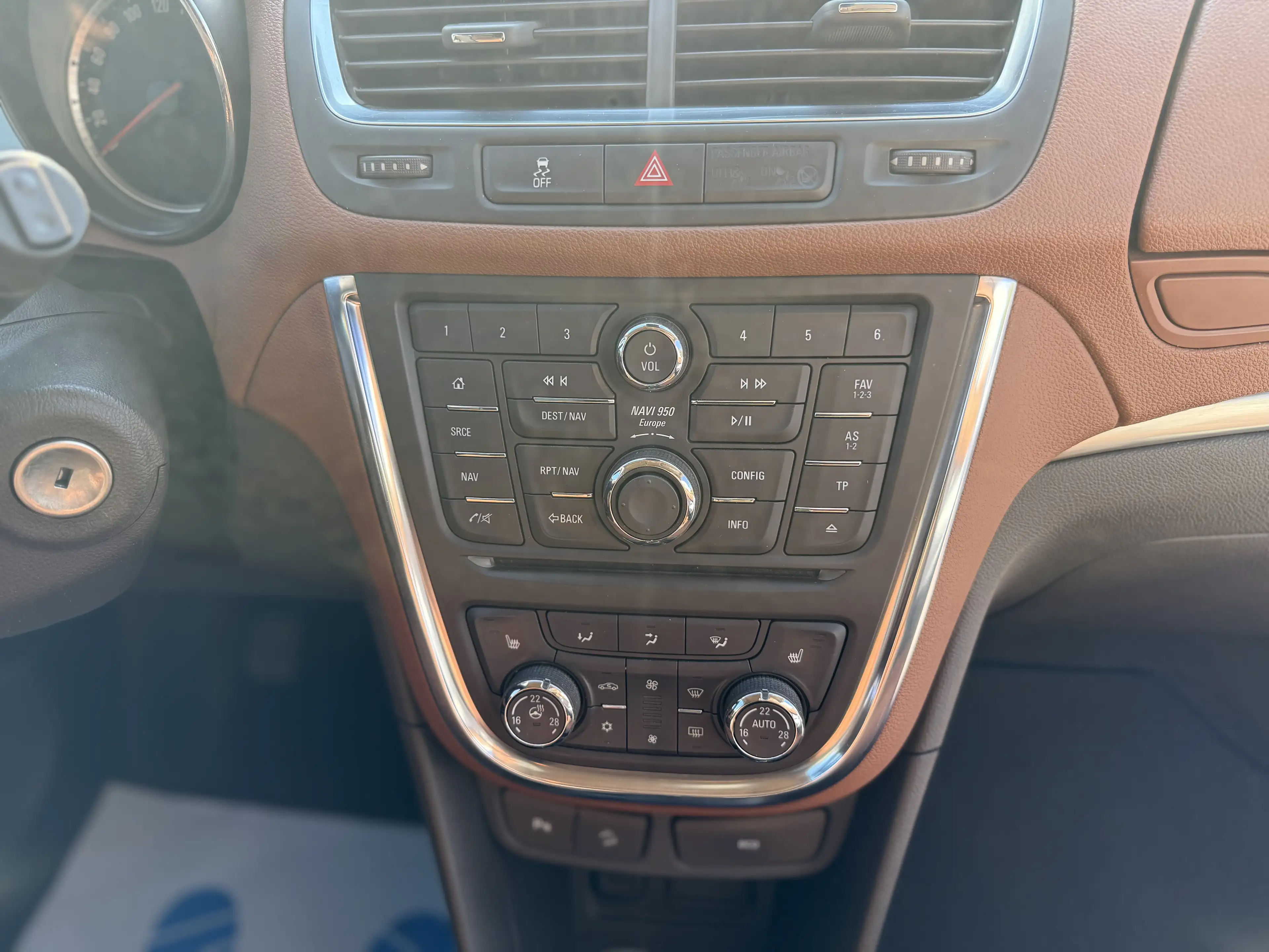 Opel Mokka Innovation ecoFlex 4x4 — photo 10