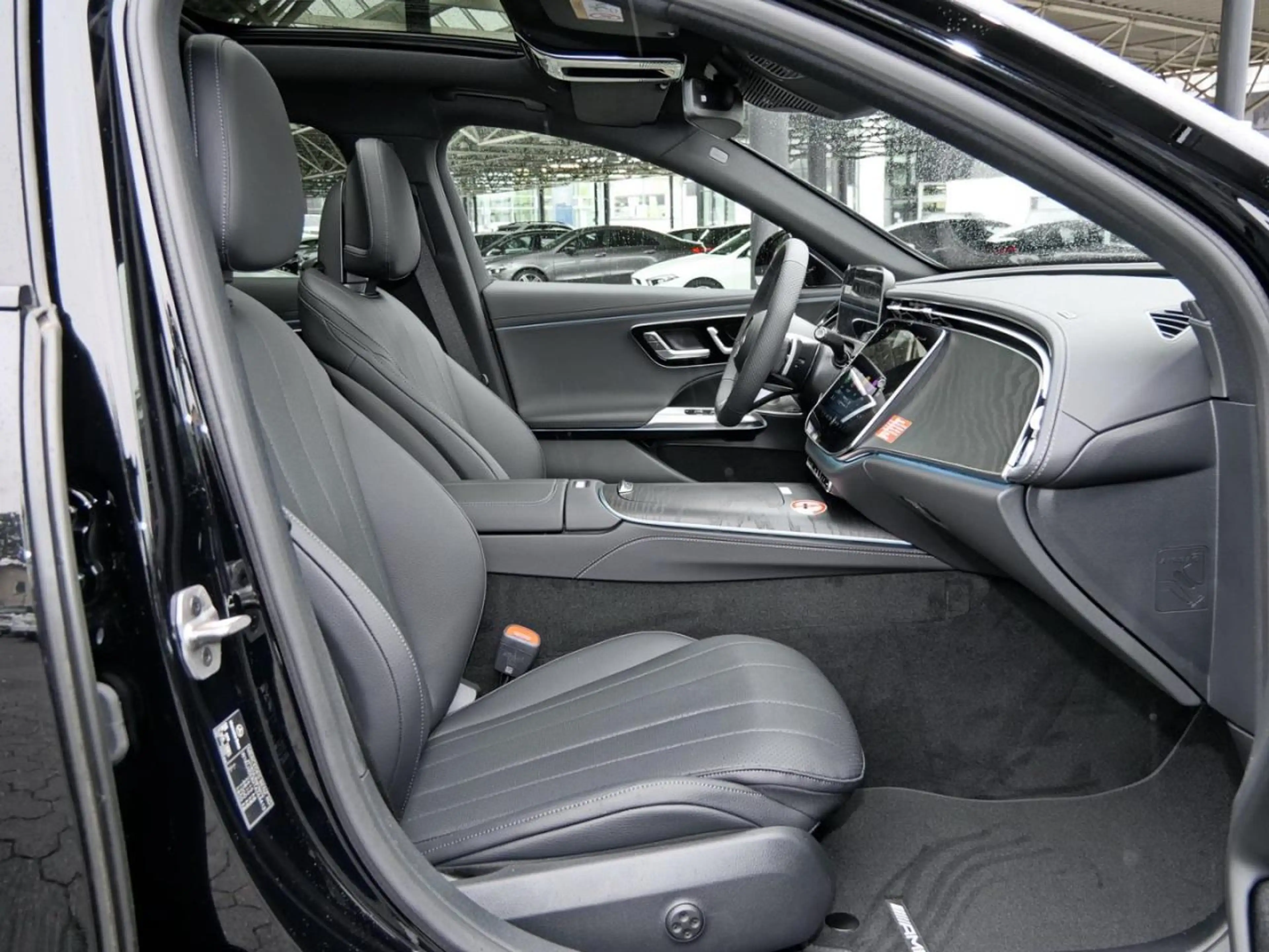 Mercedes-Benz E 220 d T-Modell AMG Night Panorama Distronic — photo 7