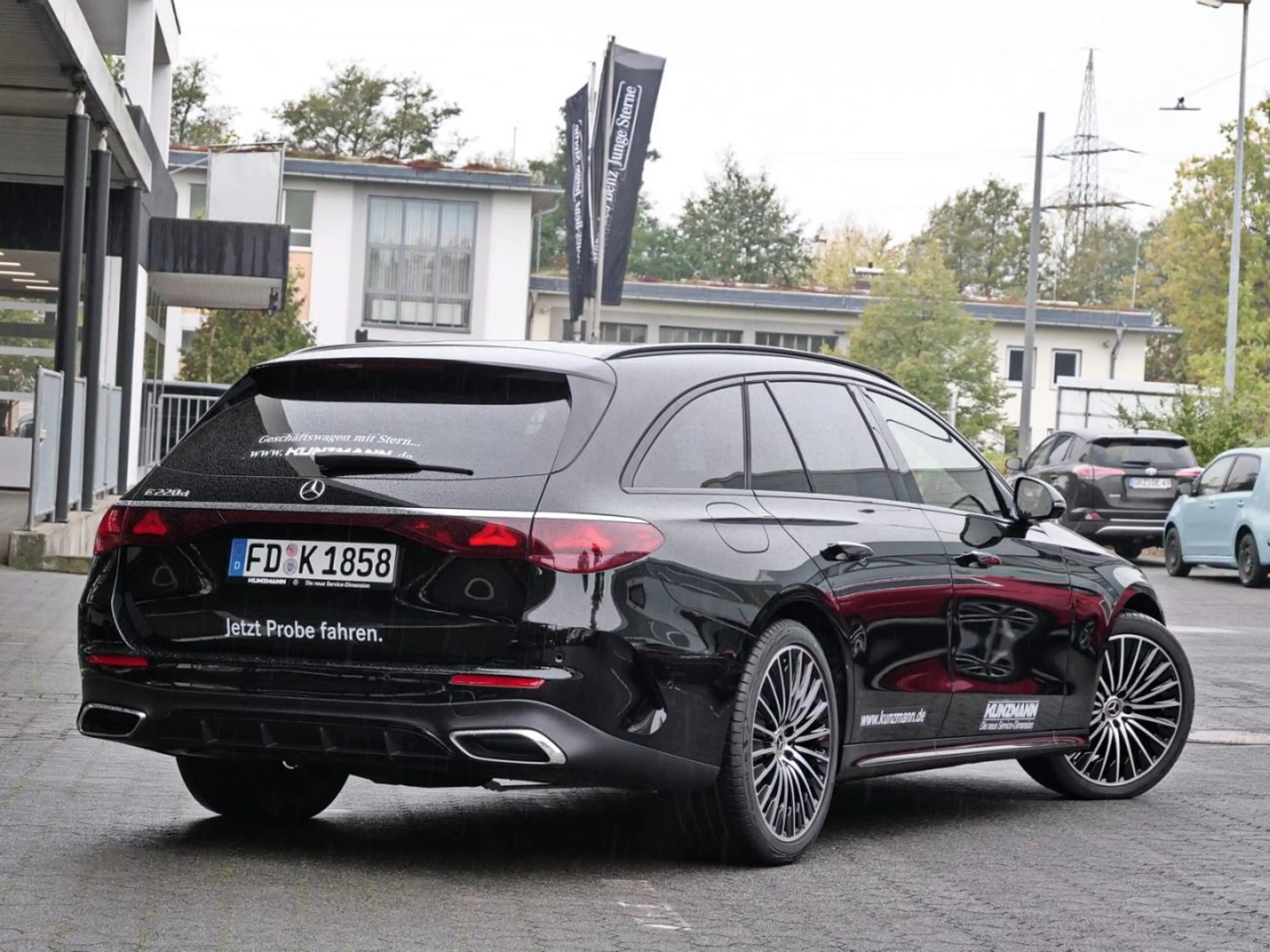 Mercedes-Benz E 220 d T-Modell AMG Night Panorama Distronic — photo 3