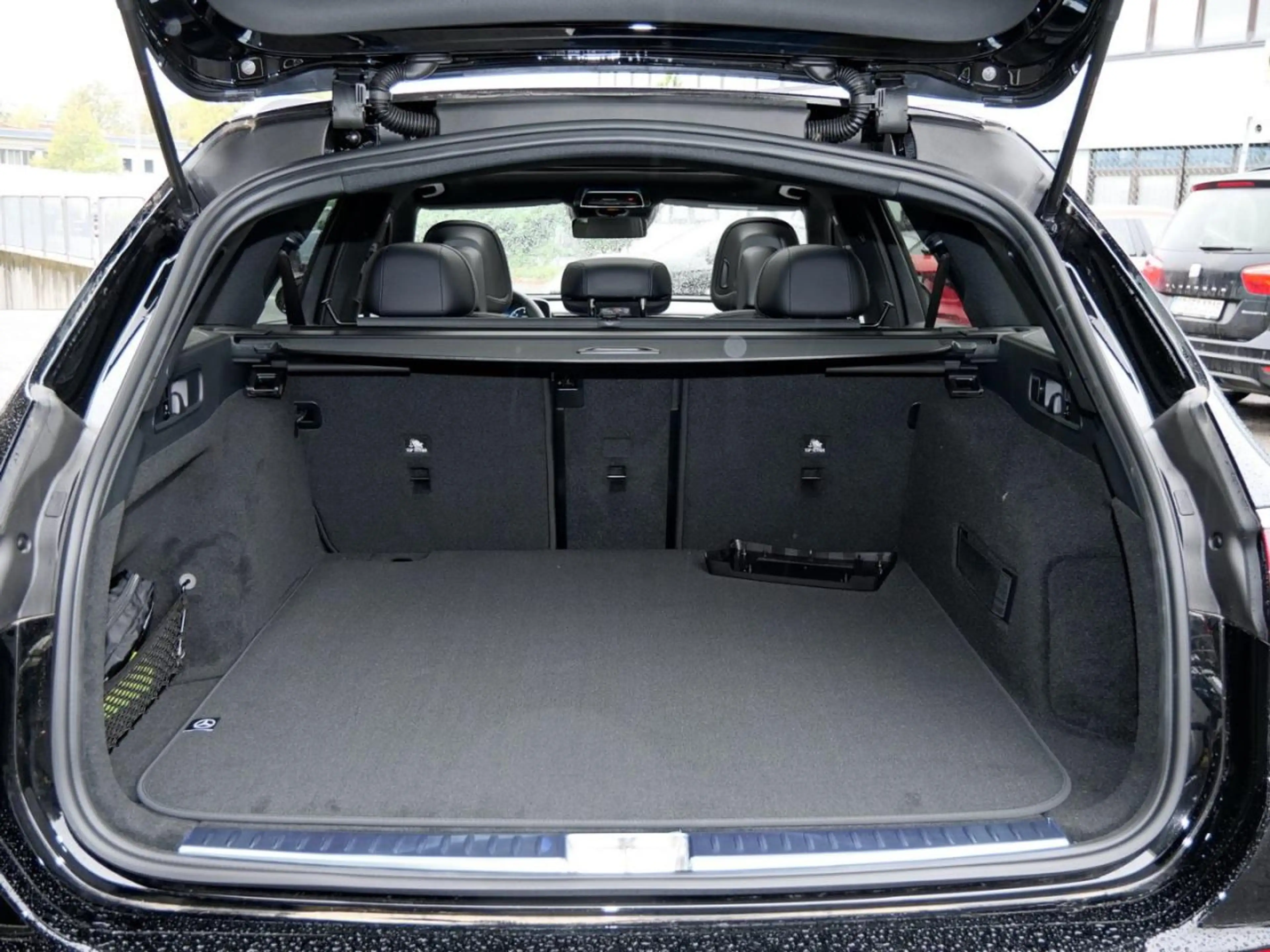 Mercedes-Benz E 220 d T-Modell AMG Night Panorama Distronic — photo 6