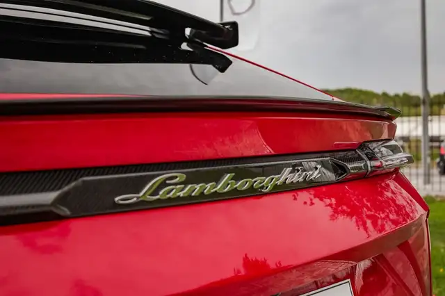 Lamborghini Urus view 12