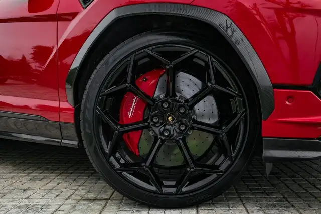 Lamborghini Urus view 2