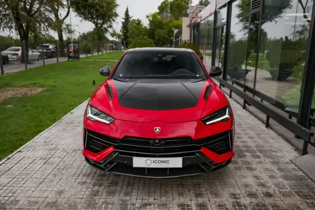 Lamborghini Urus view 4