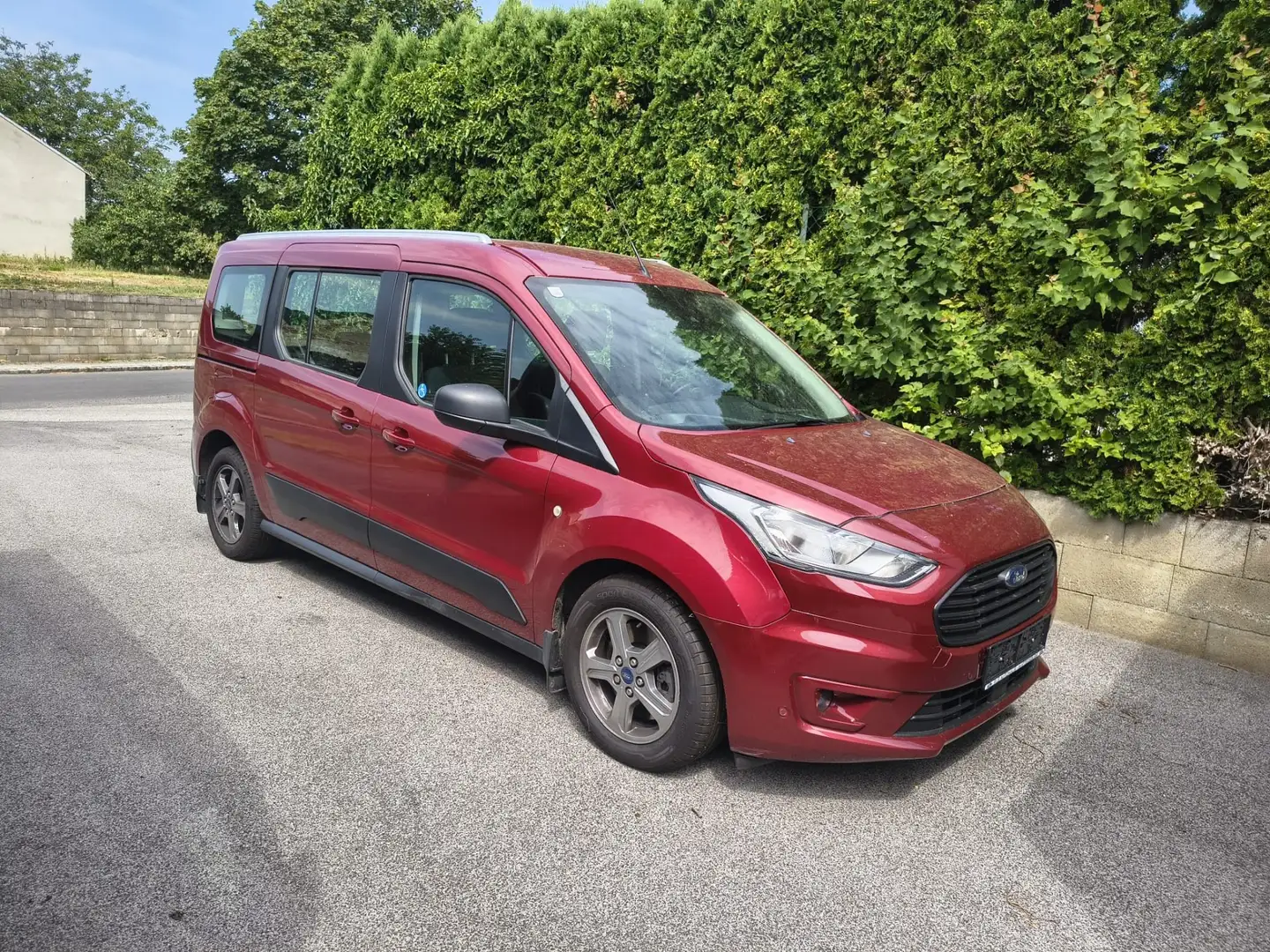 Ford Grand Tourneo - 1