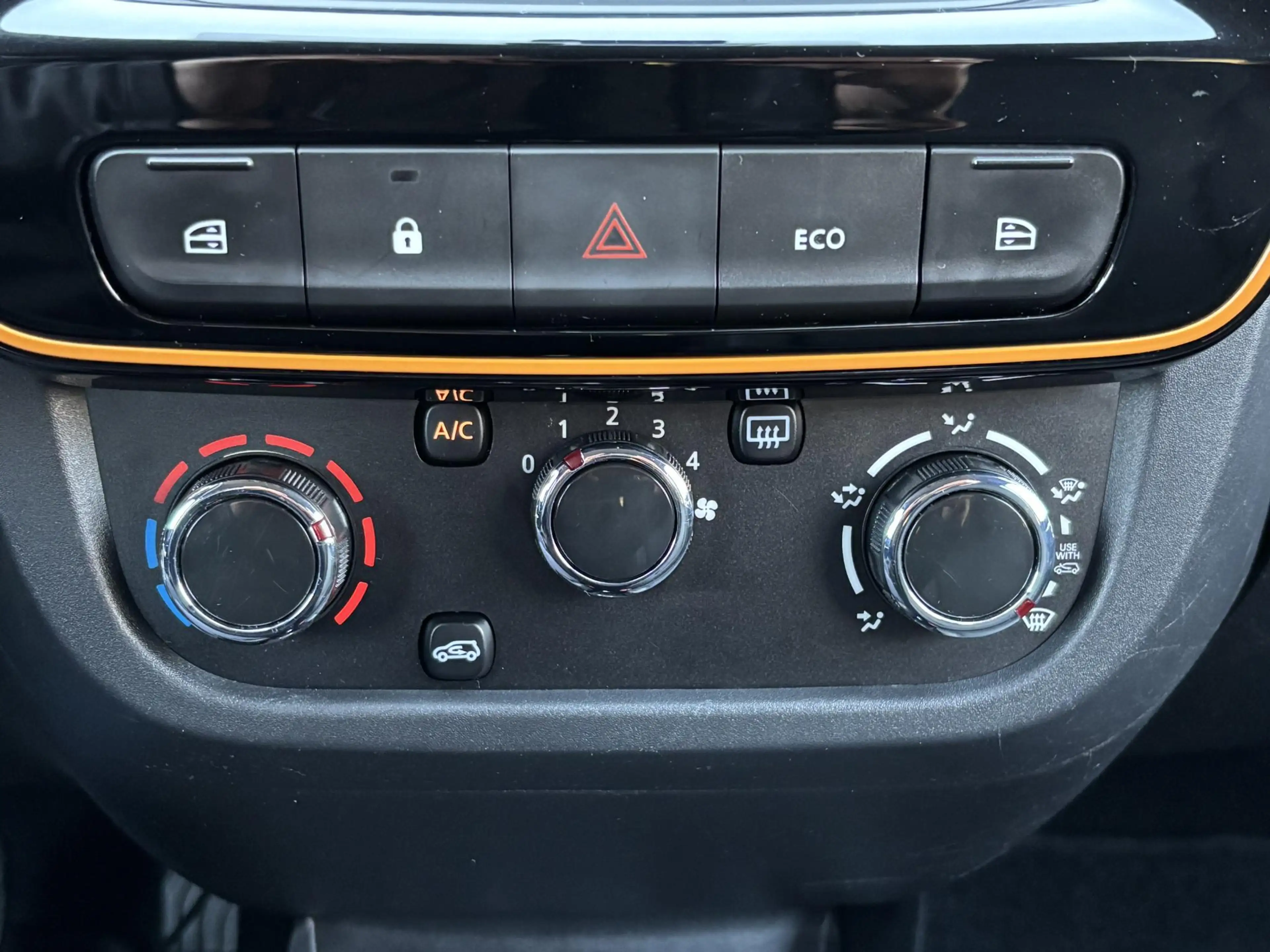Dacia Spring Comfort Plus (Orange Pack) 27 kWh | ACCURAPPORT 91 — photo 11