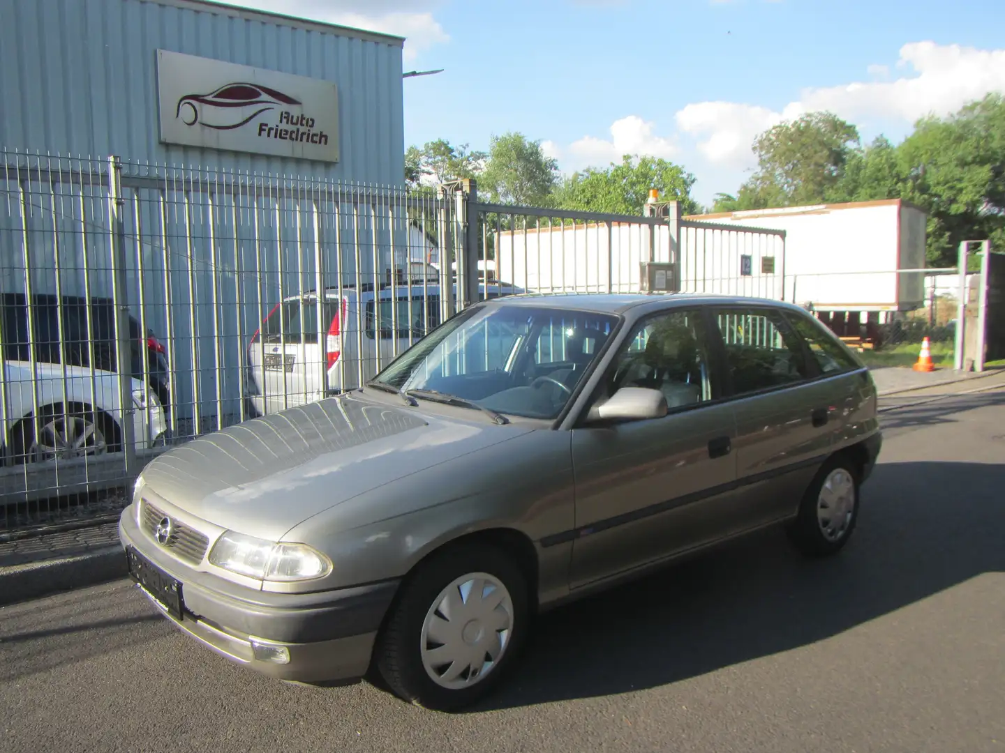 Opel Astra Cool, AUTOMATIK, nur 132tkm Noir - 2