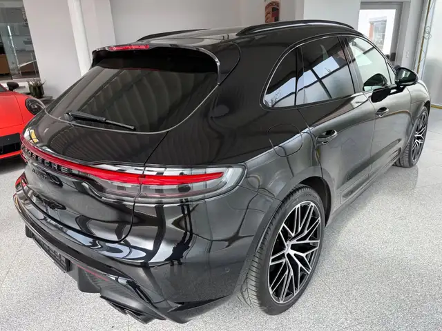 Porsche Macan view 12