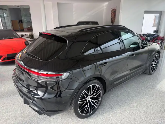 Porsche Macan view 5