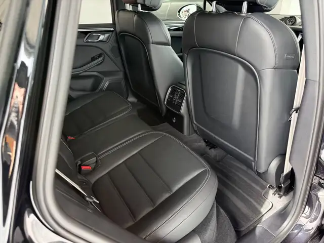 Porsche Macan view 14