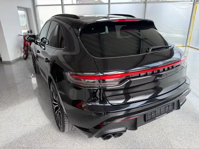 Porsche Macan view 10