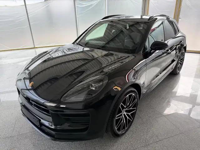 Porsche Macan view 2