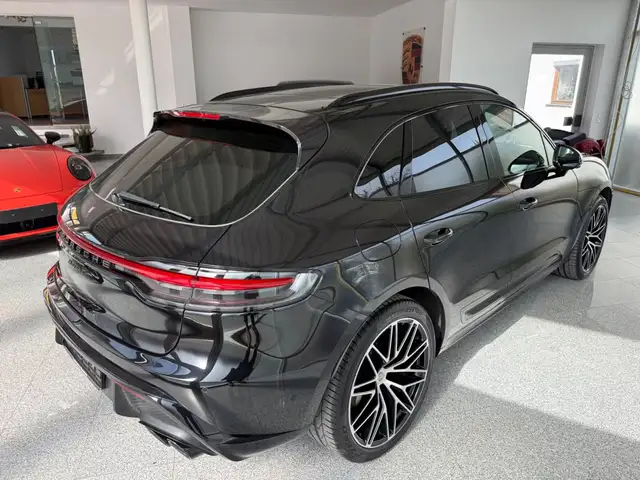 Porsche Macan view 8