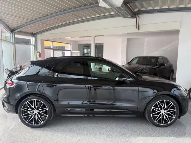 Porsche Macan view 6