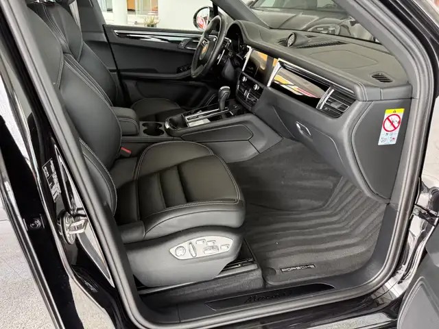 Porsche Macan view 13