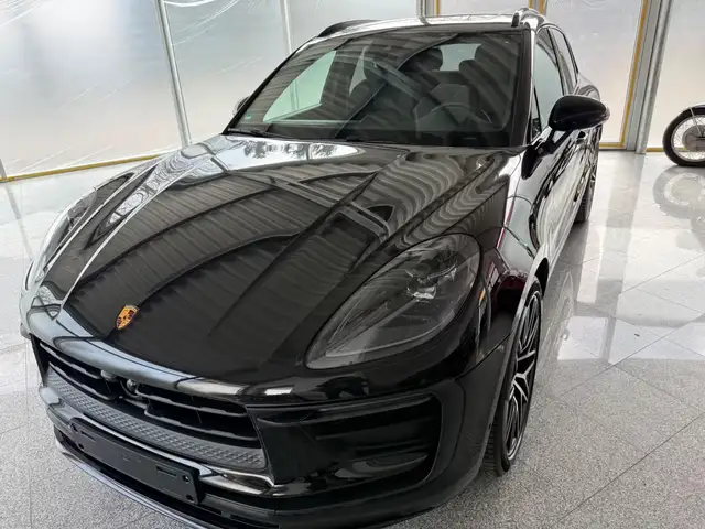 Porsche Macan view 4