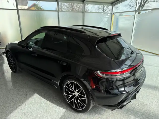 Porsche Macan view 11