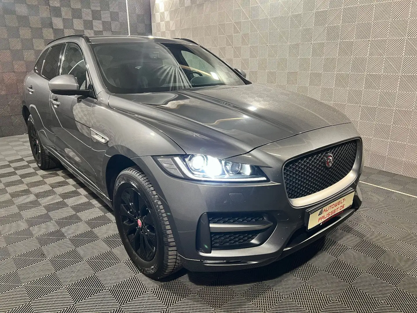 Jaguar F-Pace AWD*R-SPORT*MERIDIAN-R.KAM-SHZ-WLAN-19" Grau - 1