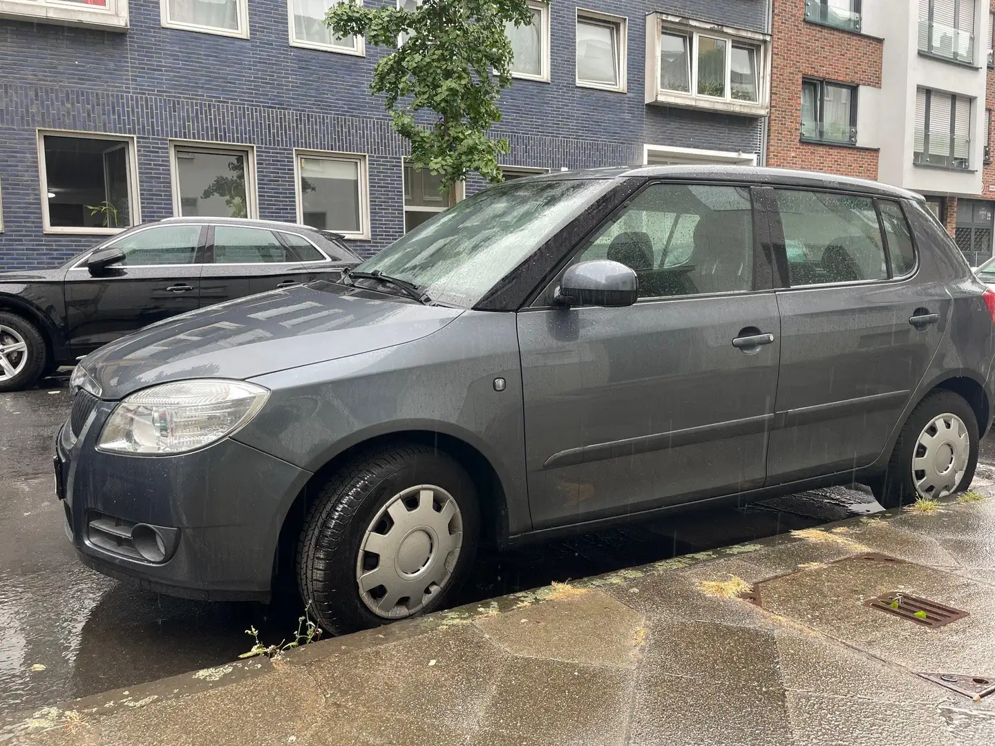 Skoda Fabia 1. Hand, technisch top, neuer TÜV Grau - 2