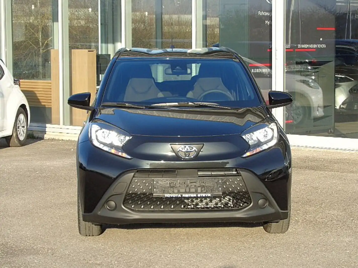 Toyota Aygo X 1,0 VVT-i Play *PROMPT* Schwarz - 2