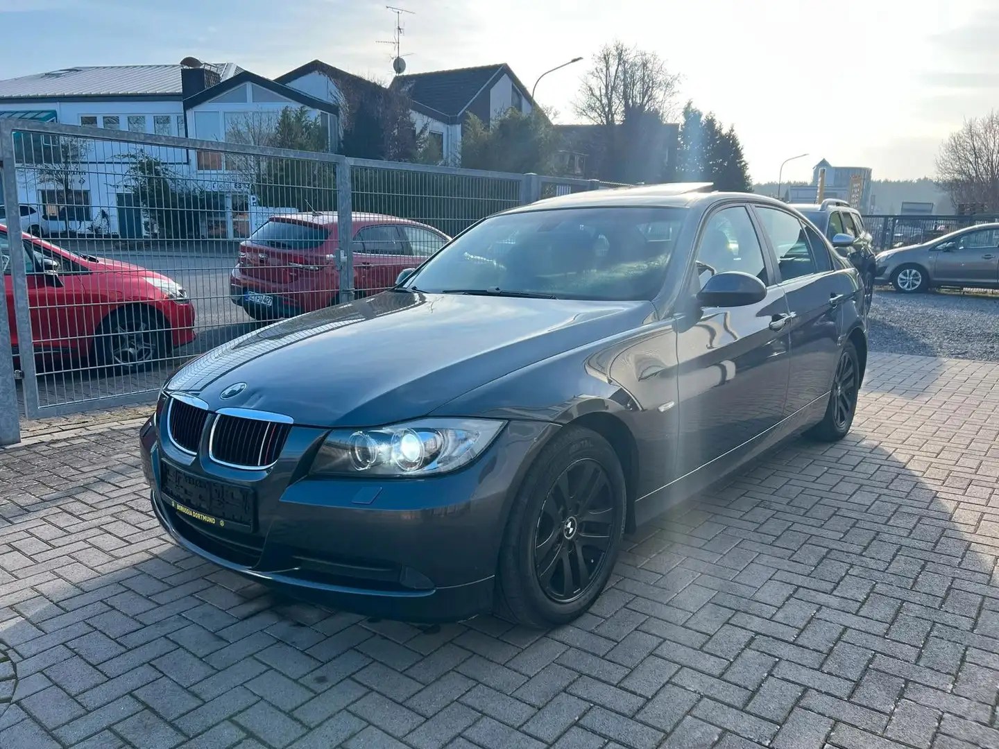 BMW 320 3 Limousine 320i Xenon Navi - 1